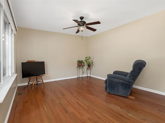 3rd image of 1140 Pamela Dr