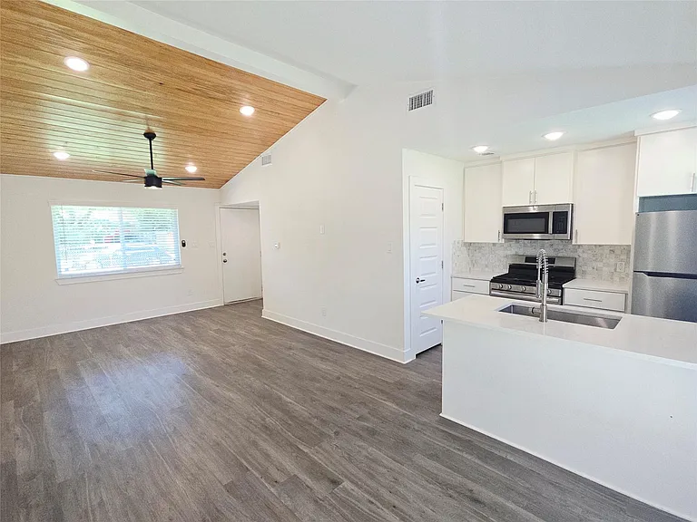 6103 Calmar Cv — Photo 1