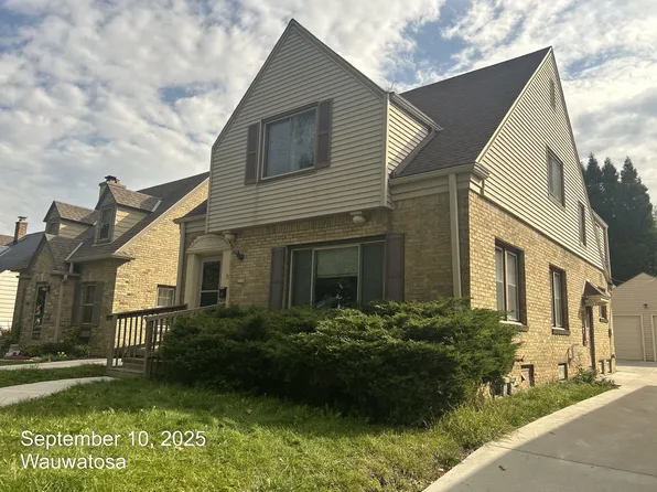2520 N 70th St, Wauwatosa, WI 53213