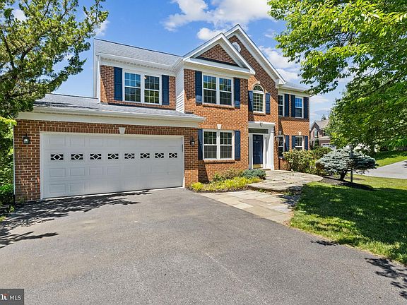 2nd image of 1003 Gleneagle Ct