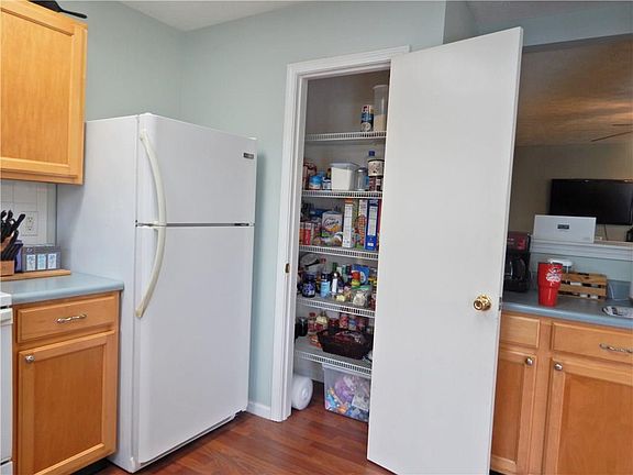 4th image of 14 Wyndham Dr