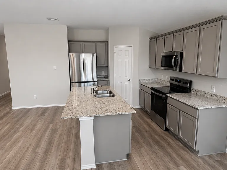 12552 Tarres Ct — Photo 3