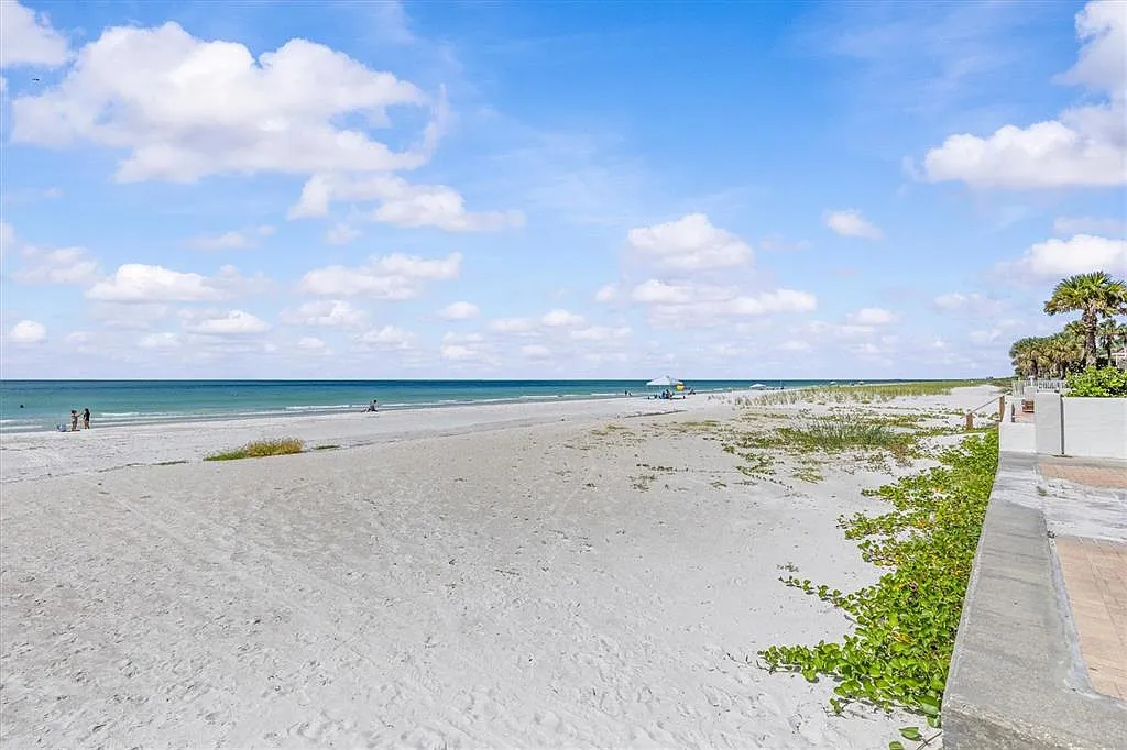 2 bed, 2.0 bath, 1282 sqft, $3,800 — Photo 4