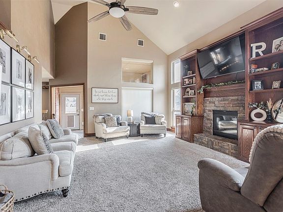 3rd image of 531 W Alamo Court Way