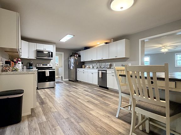 4th image of 225 Smith St