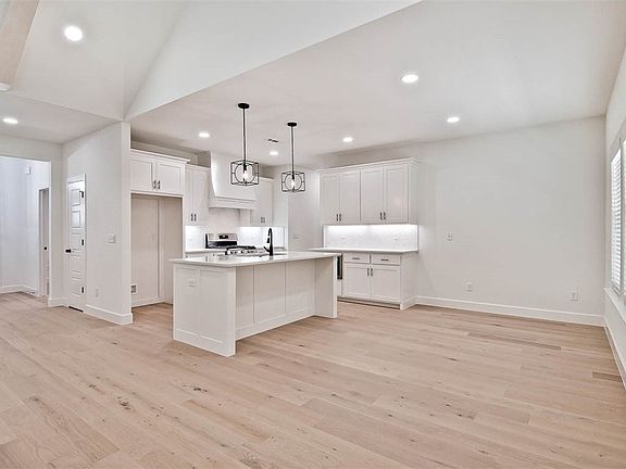 3rd image of 71 Dirleton Dr