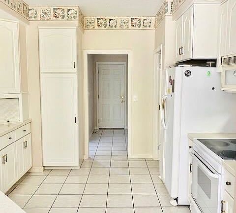 4th image of 30 Twin Ponds Dr