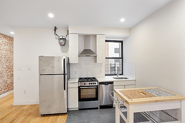 1st image of 517 W 180th St #100