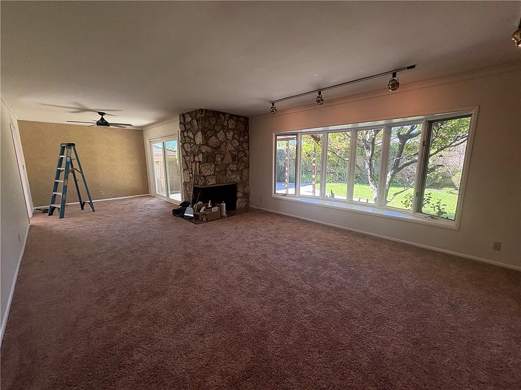 3 bed, 2.5 bath, 2187 sqft, $5,200 — Photo 4