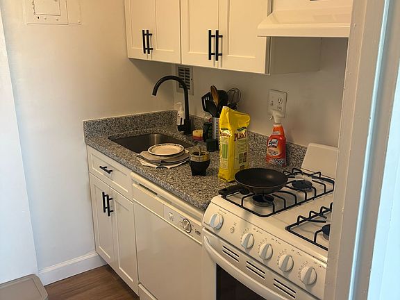 5th image of 1011 Arlington Blvd APT 618