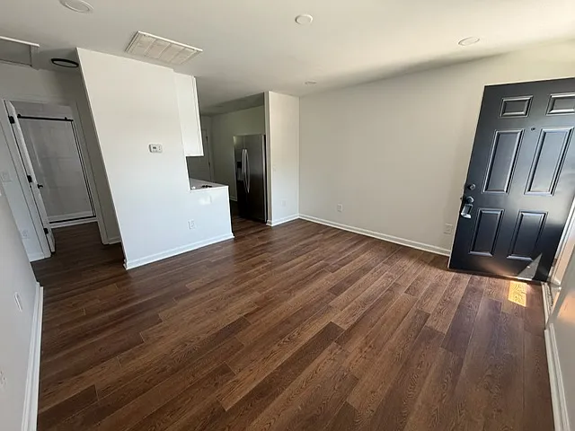 2 bed, 800 sqft, $1,000 — Photo 2