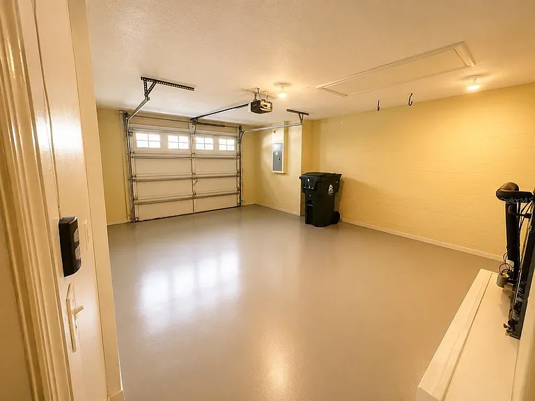 615 Villa Ct — Photo 12