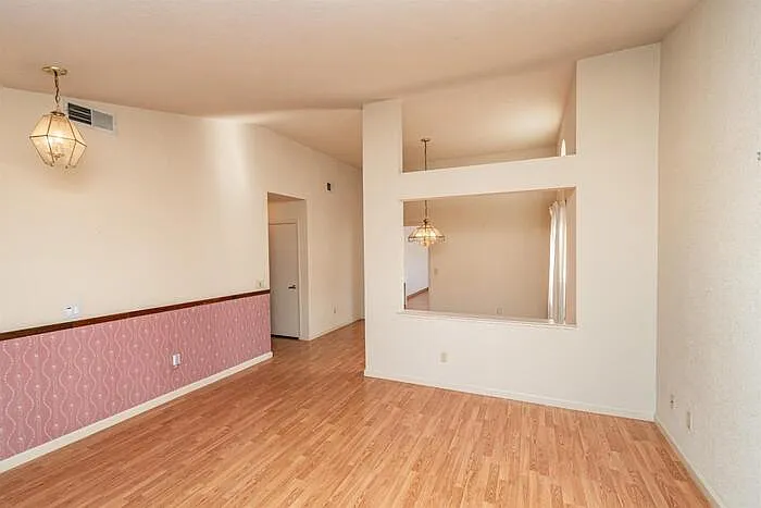 3 bed, 2.0 bath, 1439 sqft, $2,595 — Photo 4