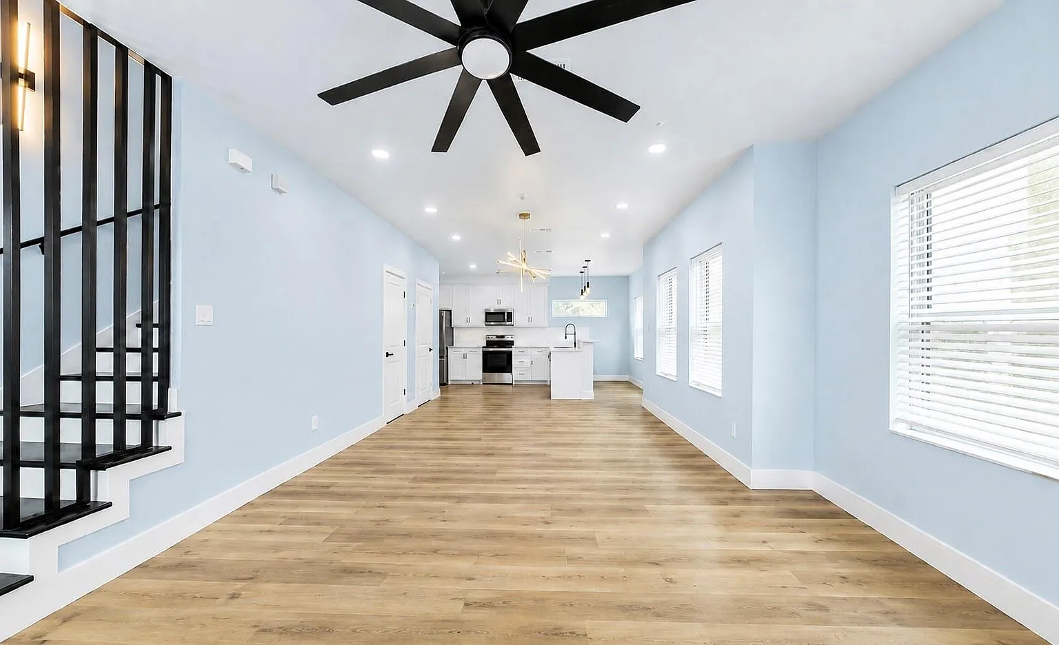 3 bed, 3.5 bath, 1981 sqft, $2,400 — Photo 3