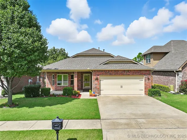 10737 Masters Cir, Jenks, OK 74037