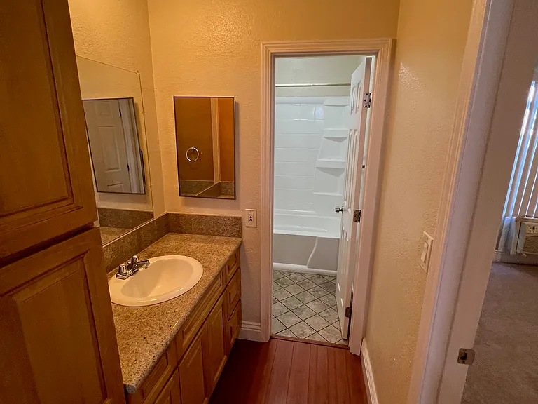 15139 Erwin St — Photo 3