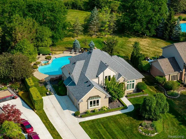 7977 Brampton Dr, Canton, MI 48187