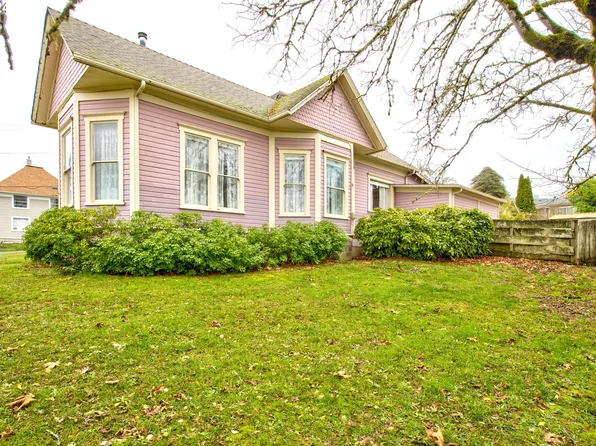 106 SE Walnut St, Oakland, OR 97462