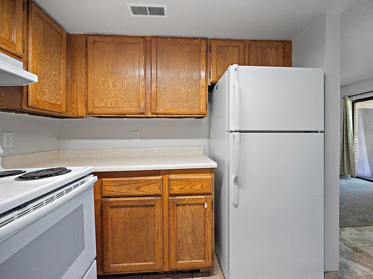 653 S Stubbs Ave — Photo 10