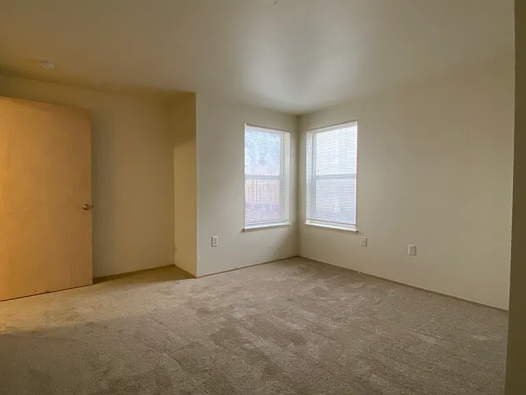 Chehalem Creek Apartments — Photo 22