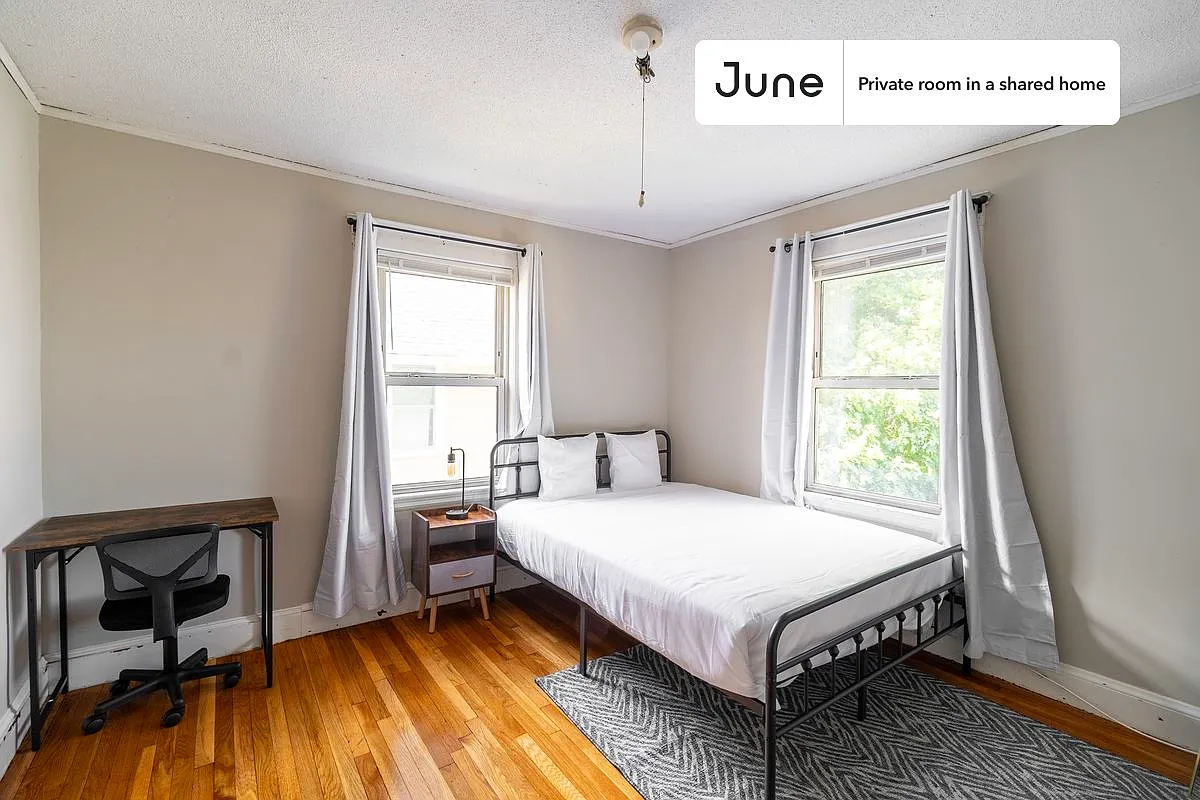 Queen bedroom in 4 bed/1 bath home in Somerville #1890 A — Photo 1
