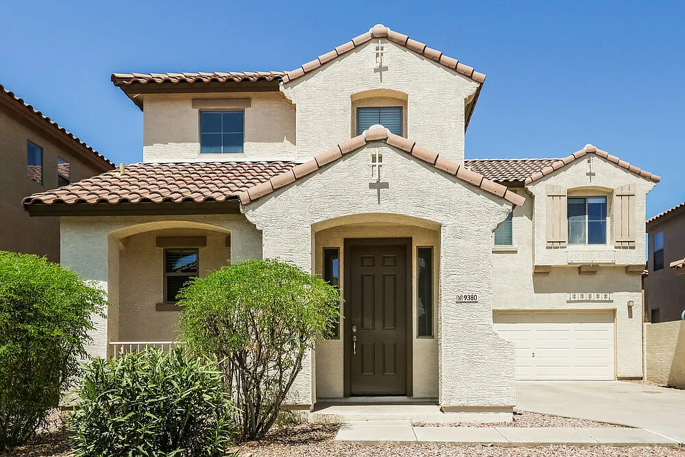 3 bed, 2.5 bath, 1919 sqft, $2,270 — Photo 1