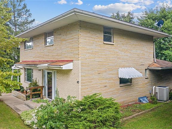 2nd image of 1912 Parkwood Dr