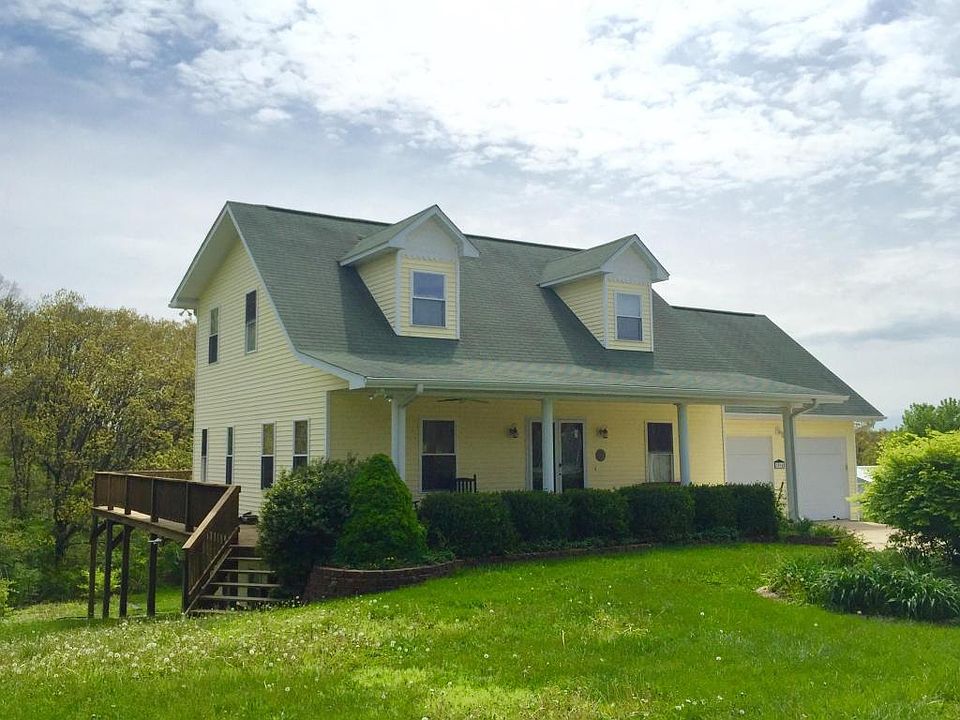 2nd image of 1014 Summit Dr