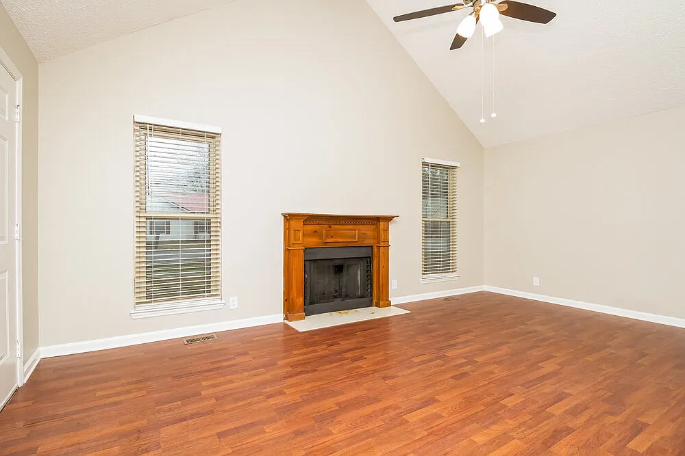 3 bed, 2.0 bath, 1212 sqft, $1,925 — Photo 3