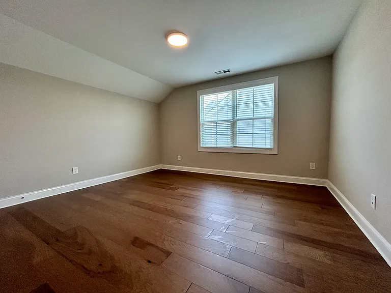60 Kingsly Dr — Photo 36