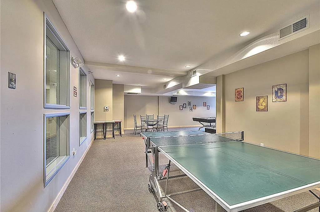 2 bed, 1027 sqft, $1,900 — Photo 4