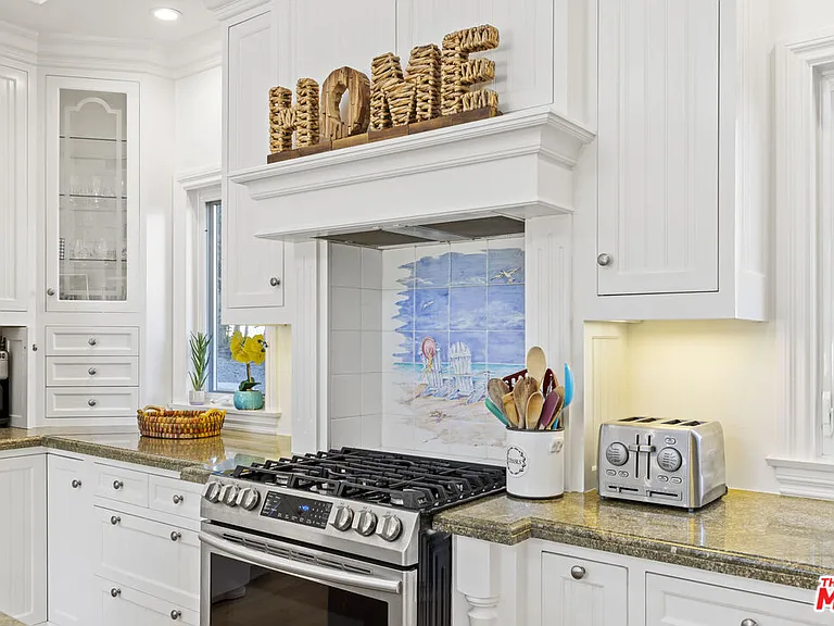 6671 Dume Dr — Photo 47
