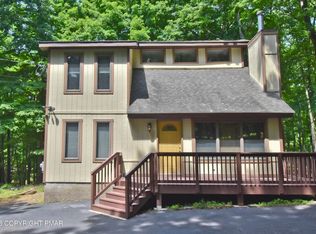 2217 Longview Dr, Bushkill, PA 18324