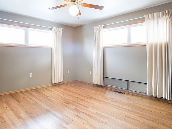 3rd image of 2923 E 16th Ave