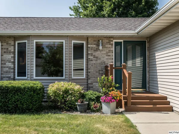 2203 14th Ave N, Clear Lake, IA 50428