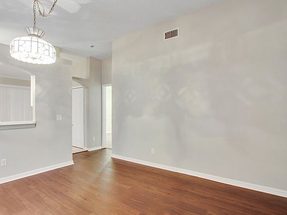 3rd image of 926 Lake Shore Ranch Dr