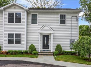 20 Lower Rocks Ln, Norwalk, CT 06851