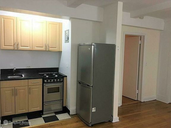 5th image of 309 W 57th St #906