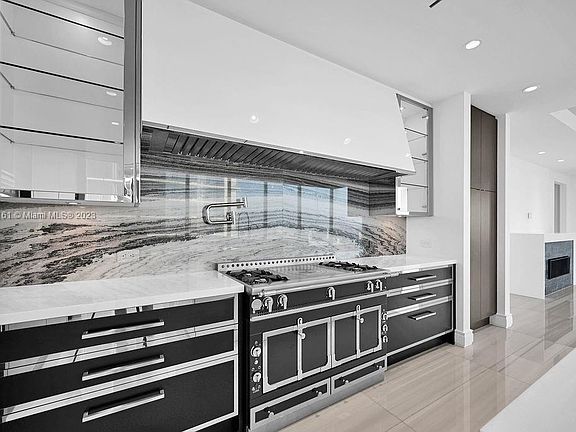 3rd image of 17901 Collins Ave #36-050