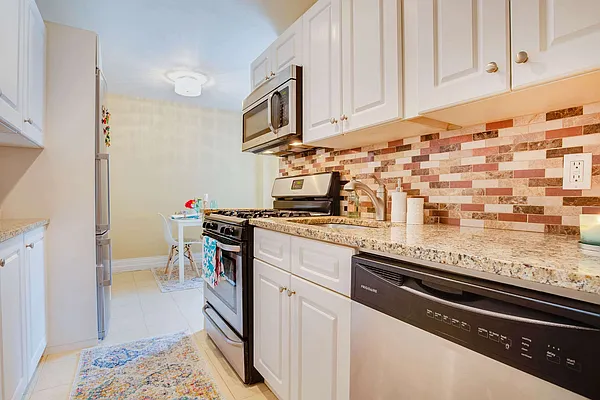 Sold by Keller Williams Realty Landmark | media 19