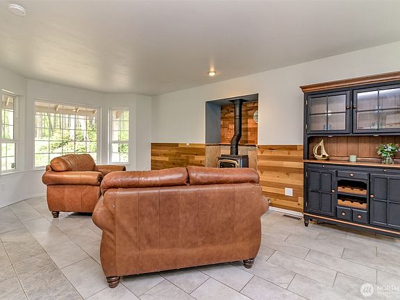 5th image of 624 SE Pine Road