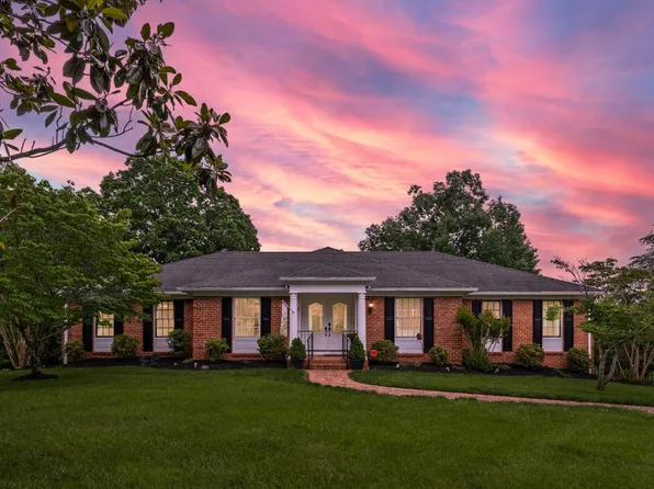 297 Berg Dr, Madison Heights, VA 24572