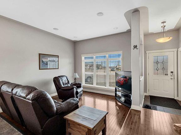 4th image of 21 Pine Cres