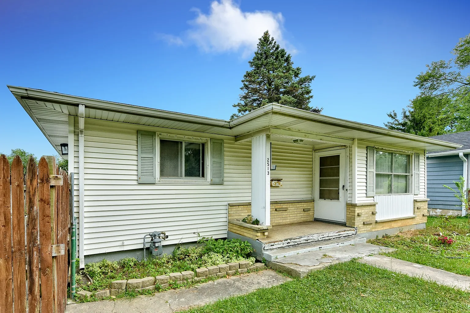 2513 N Lewis Ave photo 1