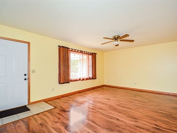 5th image of 450 E Janet Dr