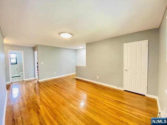 1st image of 132 Myrtle Ave 12