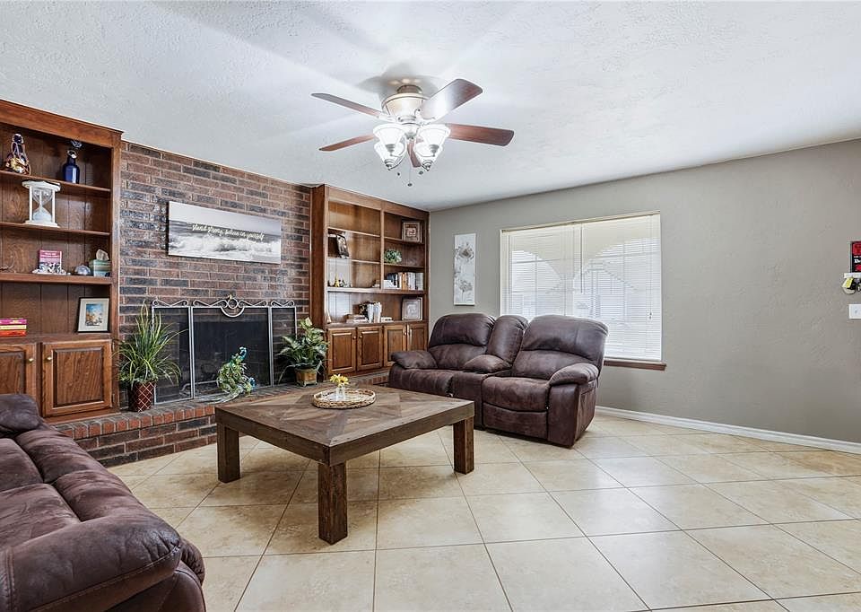 1st image of 608 S Patterson Dr