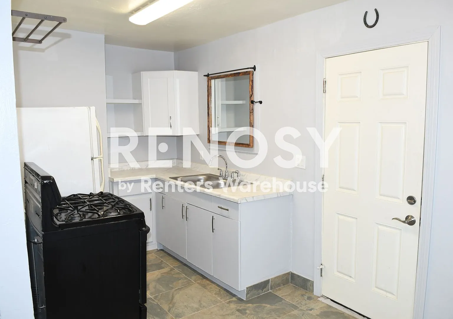 Ideal 1 Br 1 Ba Single Family Home Near 24th St and Washington in Phoenix — Photo 1