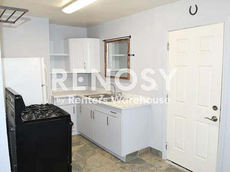 2532 E Adams St #8 — Photo 1