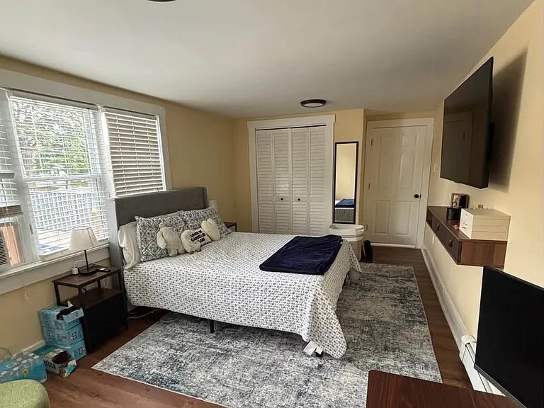 28 Homestead Ave — Photo 2
